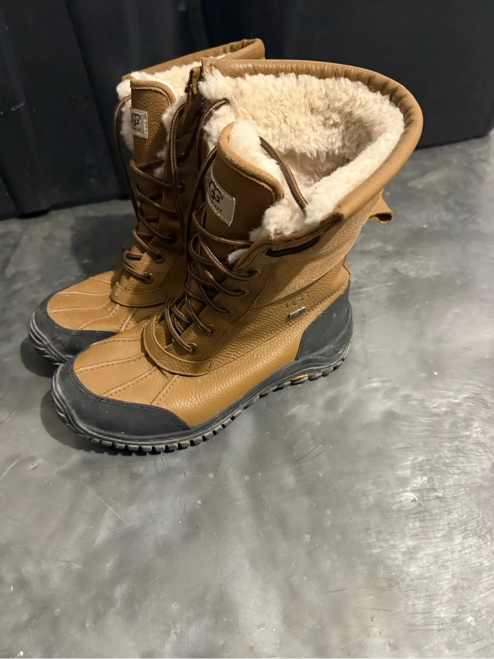 UGG Adirondak - Tan Leather Lace-Up Winter Boot with Shearling Collar - Picture 3 of 4